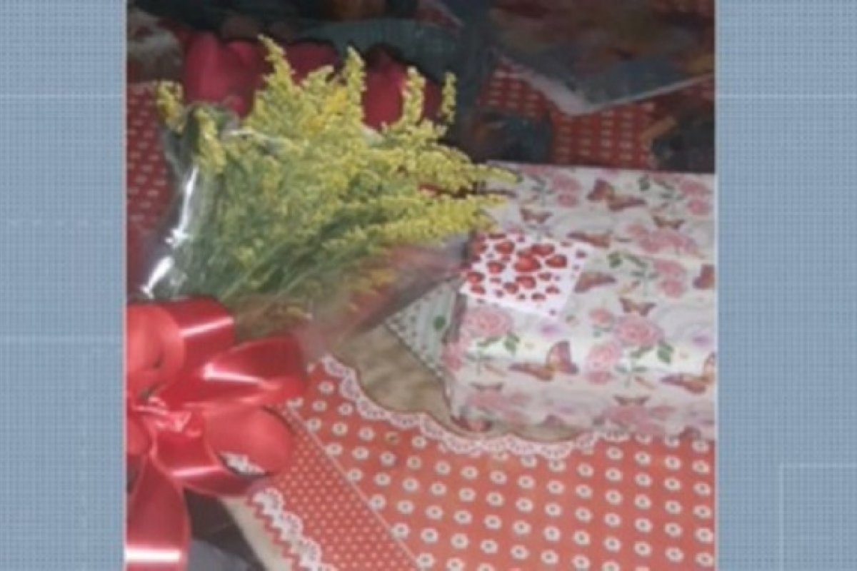 Mulher fica ferida após receber buquê de flores com explosivos