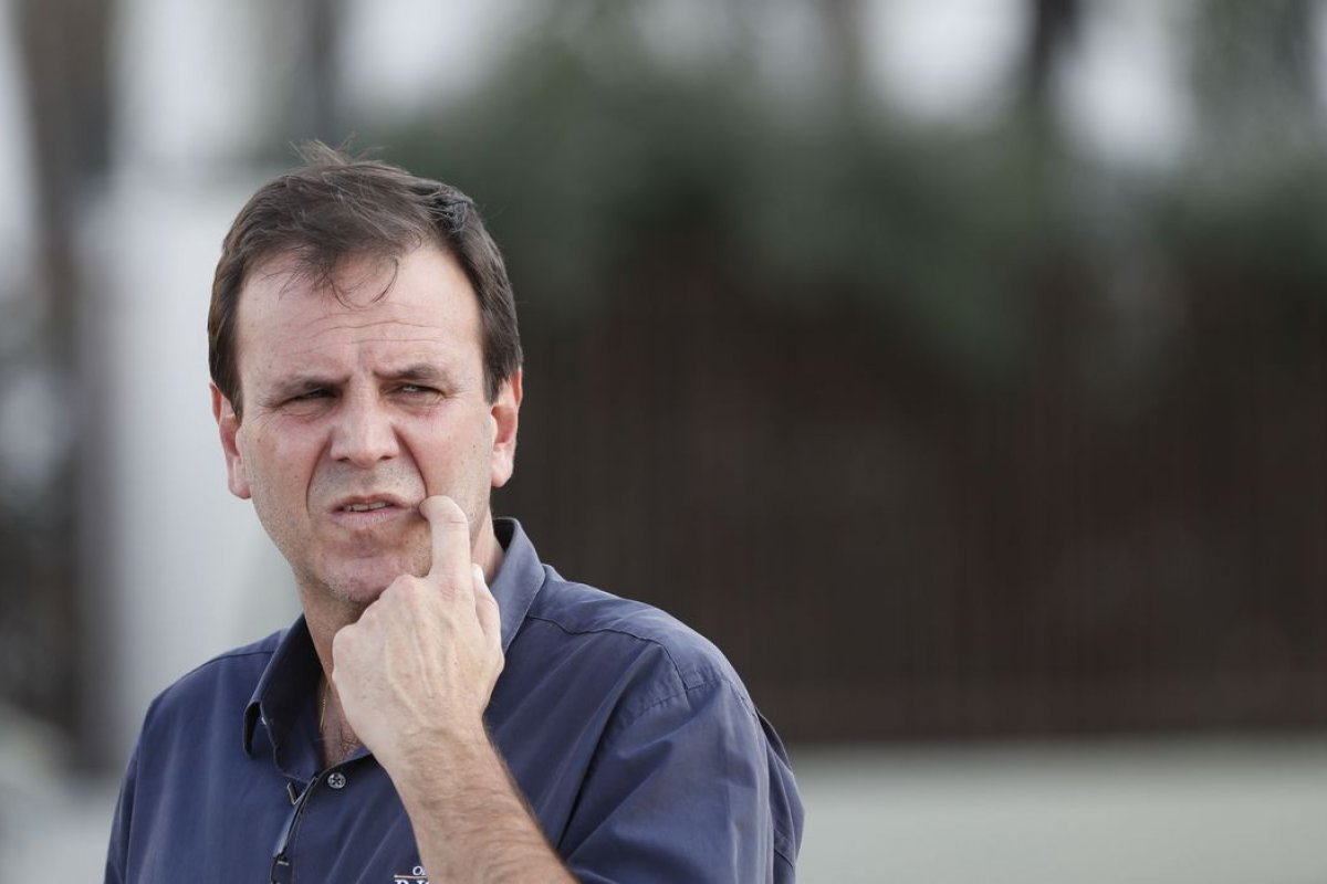 "Escolas fechadas e shoppings abertos não me parece razoável", diz prefeito do Rio