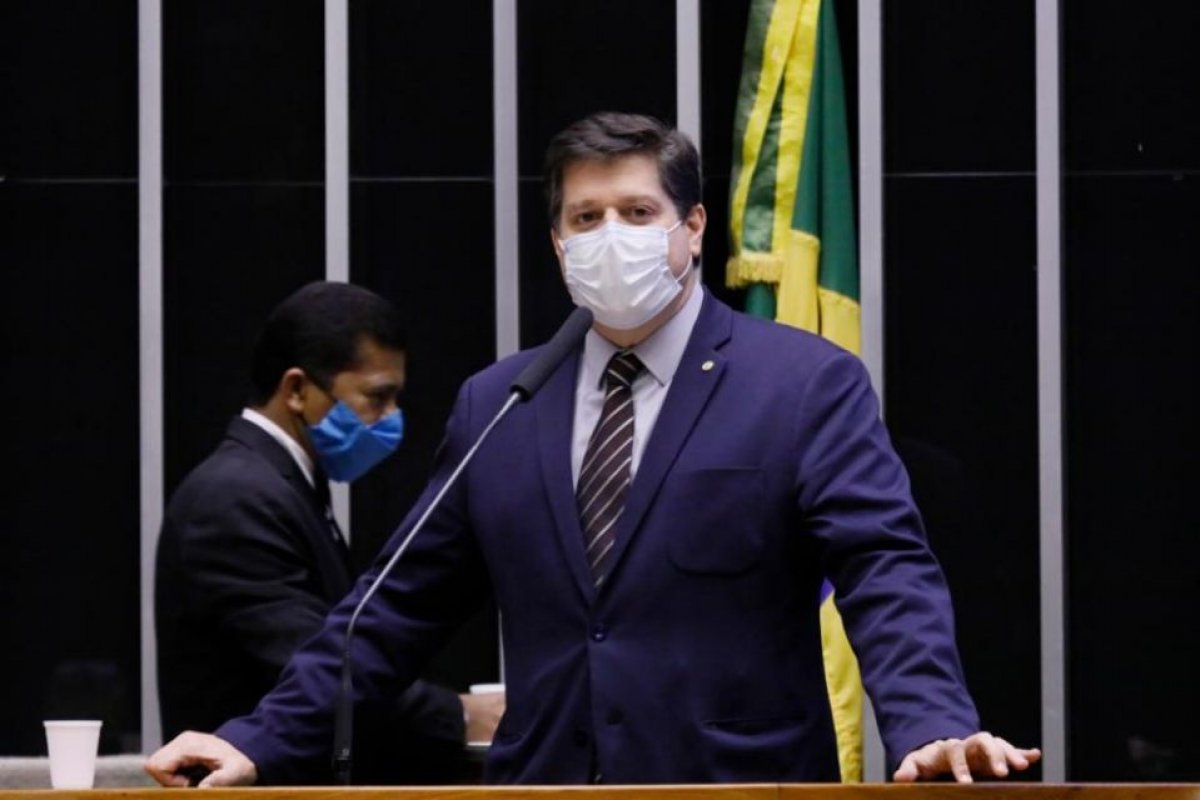 Baleia Rossi oficializa candidatura para presidência da Câmara