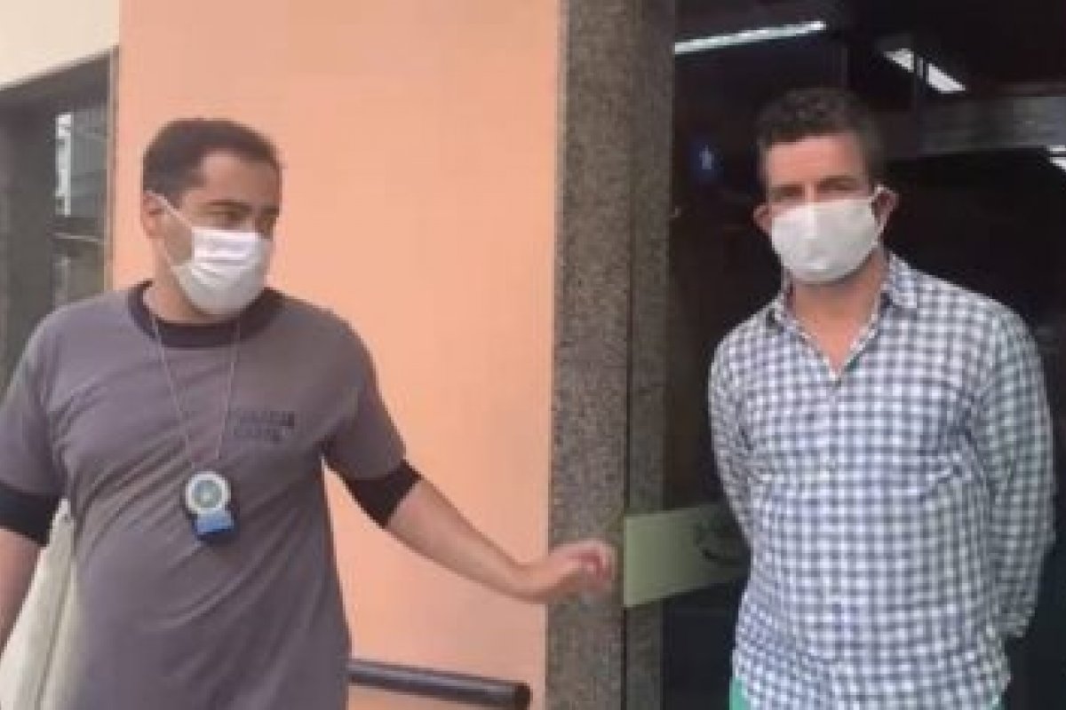 Fim dos tempos: Americano que veio ao Brasil para ter relações sexuais com menina de 14 anos é preso