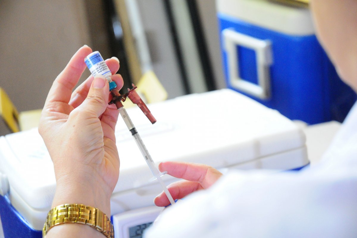 Bolsonaro edita MP que facilita importação de insumos e vacinas contra a Covid-19