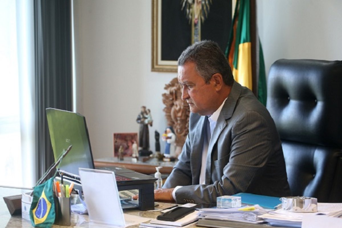 Rui lamenta morte de Genival Lacerda