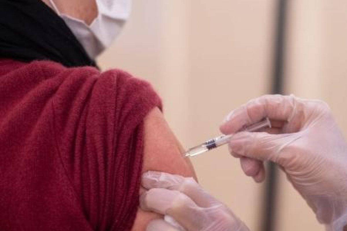 Países consideram possibilidade de ampliar tempo entre doses de vacina contra Covid-19