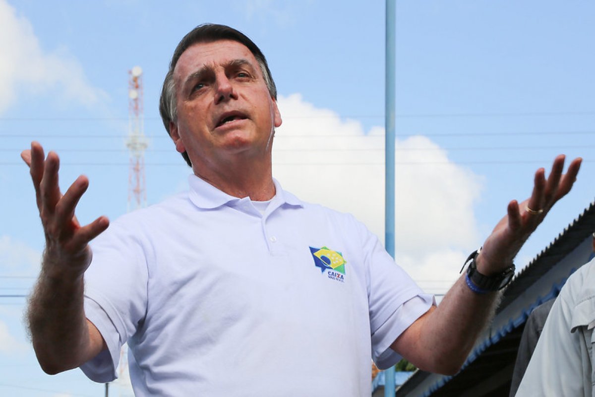 Bolsonaro diz que Brasil pode passar por problema pior que os EUA caso as eleições de 2022 não tenham voto impresso