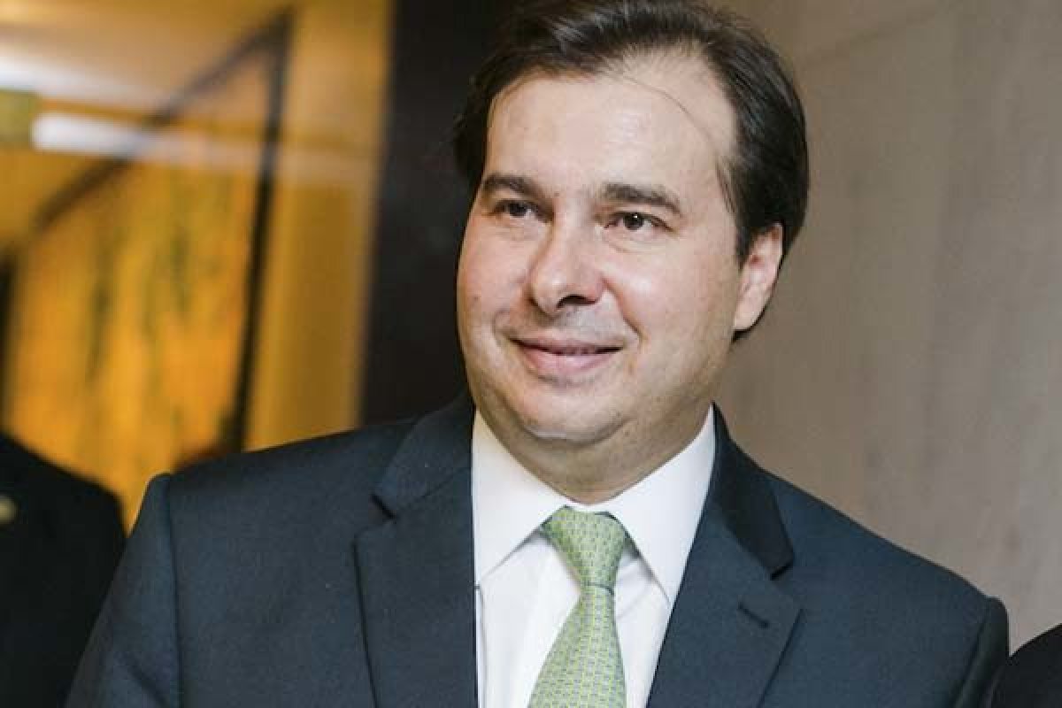 Maia declara ser contra opinião de Bolsonaro com relação a eleição na Argentina