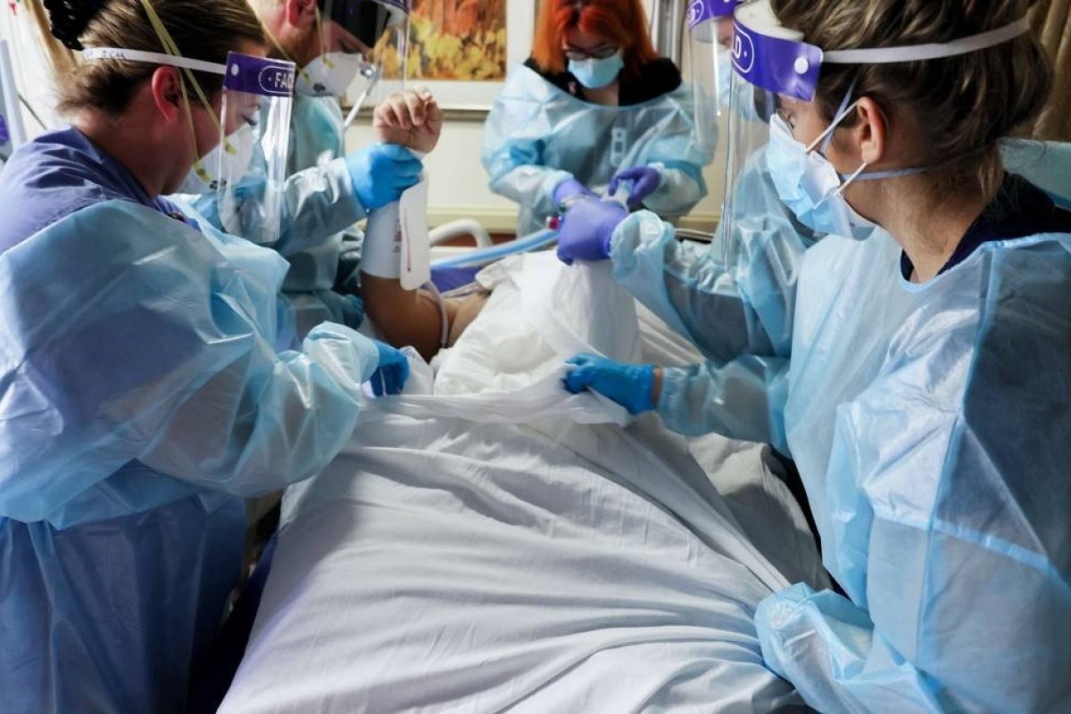 Estudo aponta que remédios contra artrite reduziram mortalidade pela covid-19 em pacientes graves