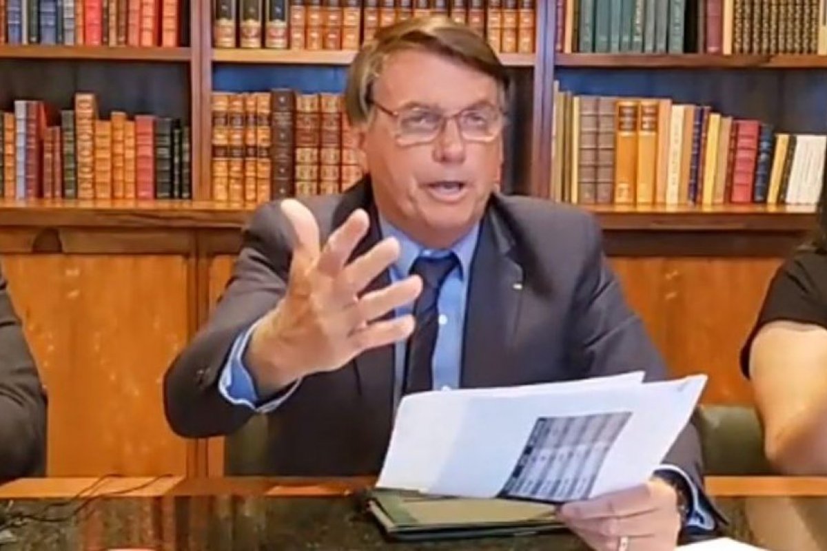 "Já acertaram a fraude para 22?", diz Bolsonaro ao defender voto impresso