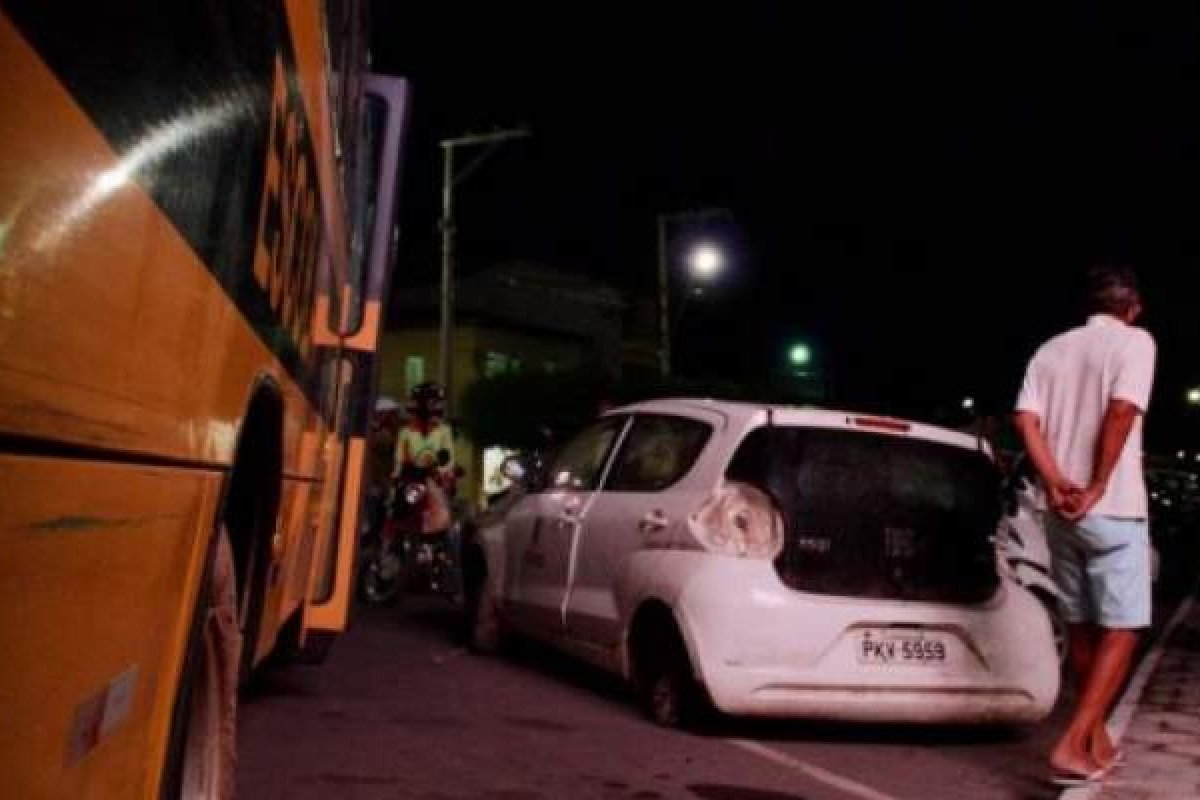 Prefeito de Riachão do Jacuípe divulga em praça pública veículos destruídos pela antiga gestão