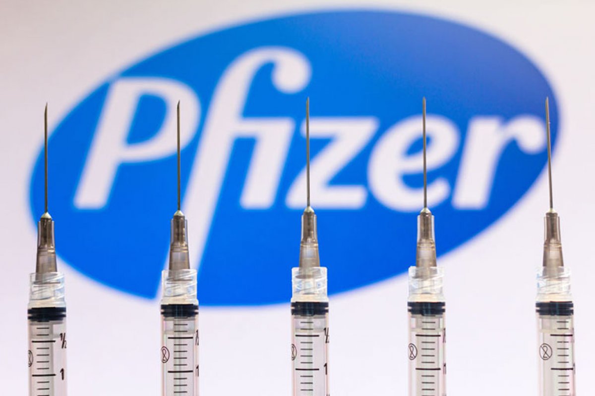 Estudo aponta possibilidade de vacina Pfizer ser eficaz contra mutação da Covid-19