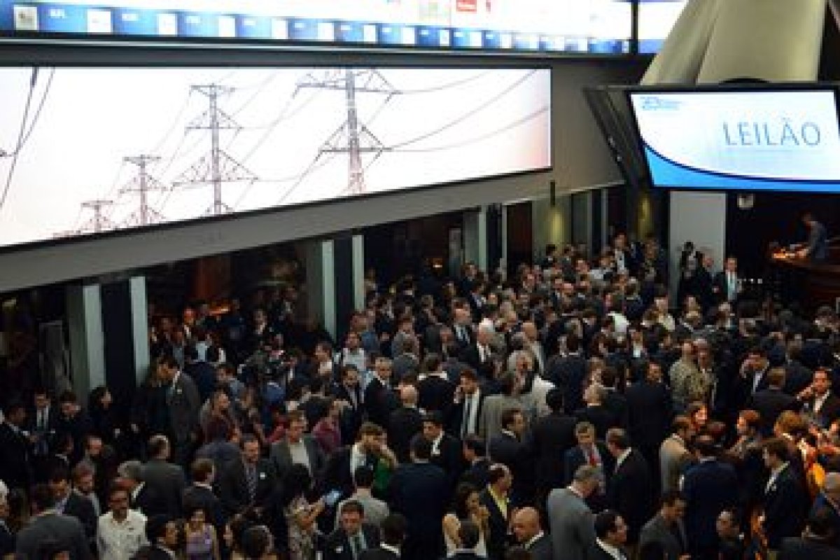 Governo promove hoje leilão de três áreas portuárias