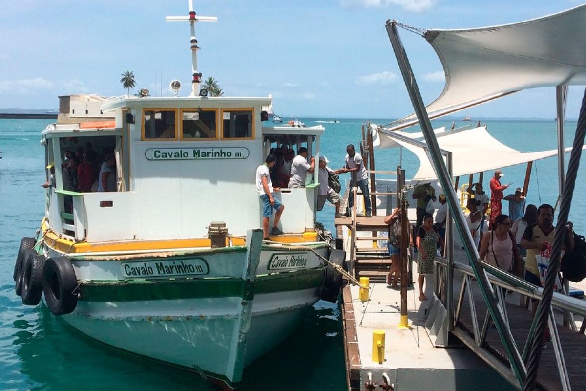 Travessia de lanchas entre Salvador e Mar Grande registra fluxo moderado de passageiros