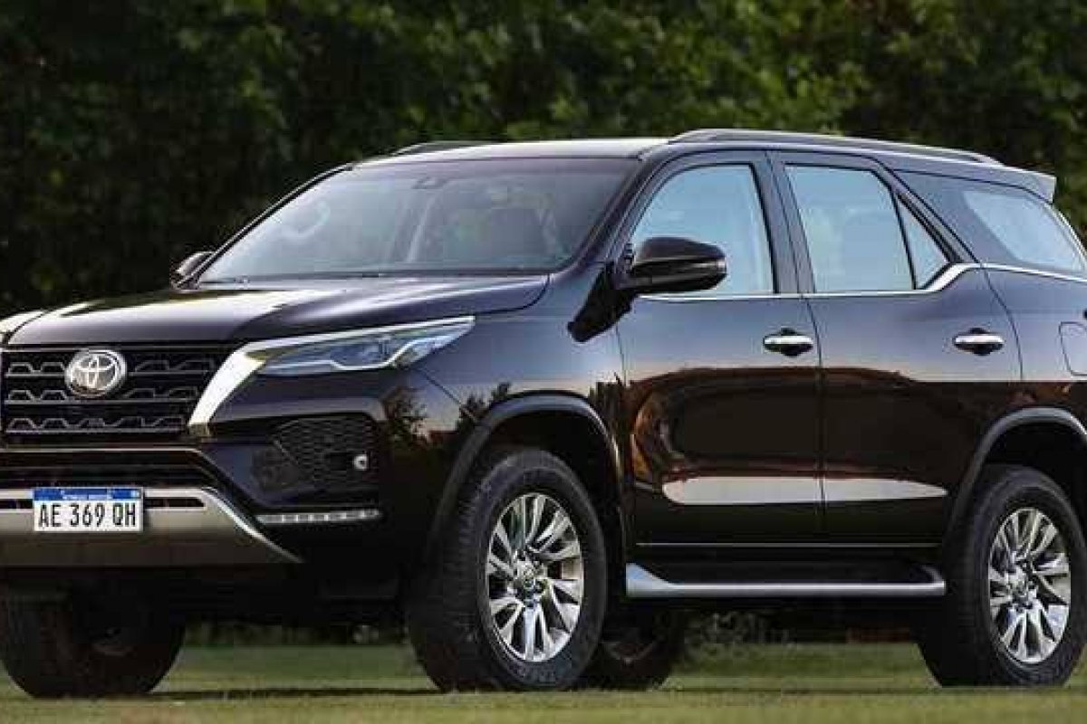 Toyota SW4 tem preços reajustados dois meses após chegada da linha 2021