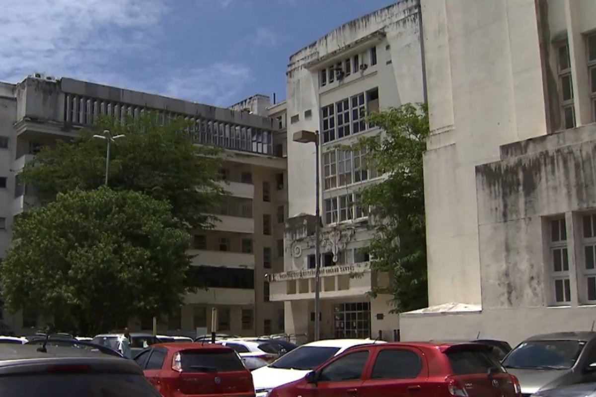 Dois andares do Hospital das Clínicas ficam alagados após rompimento de tubulação
