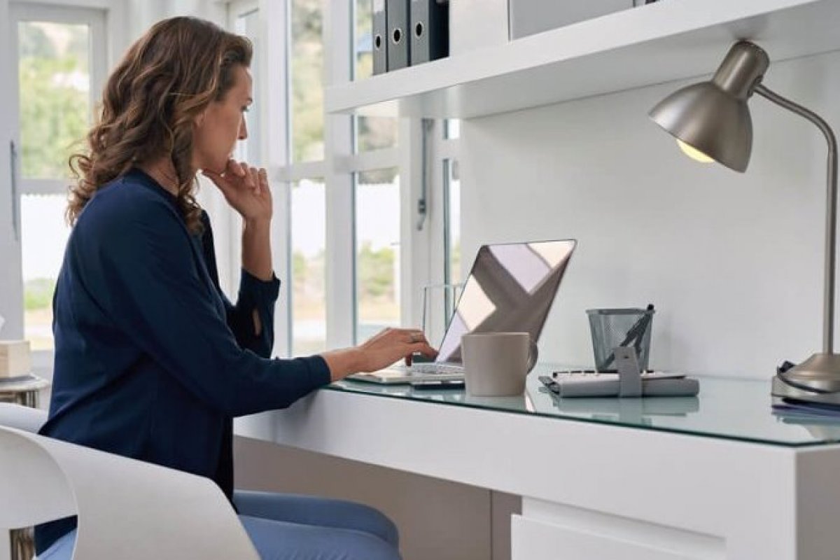 Projeto de lei prevê que empregador pague "auxílio home office" para funcionários