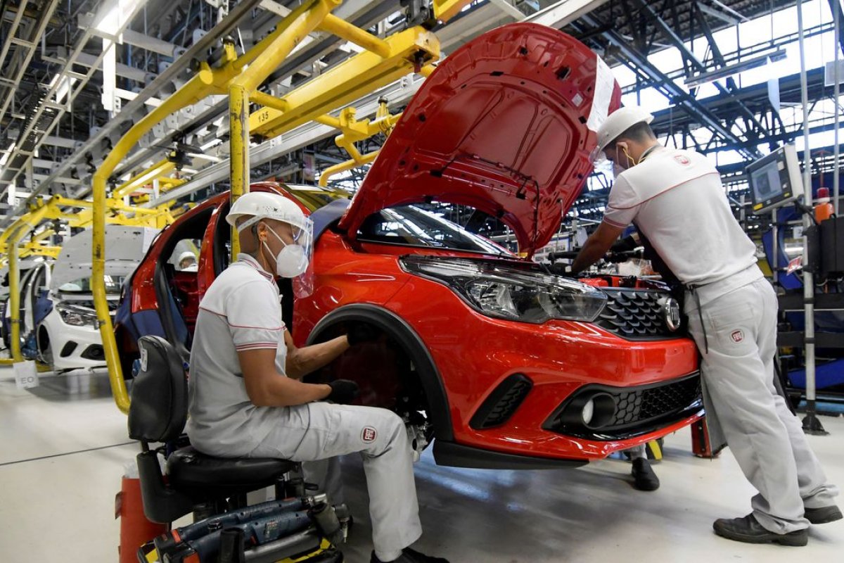 Produção de veículos tem redução de 31,6% em 2020