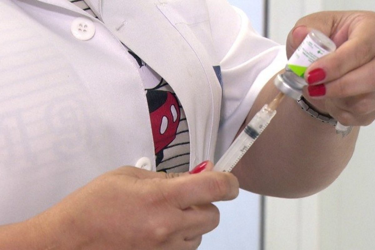 Covid-19: Zema sanciona lei que garante vacinação à população de MG