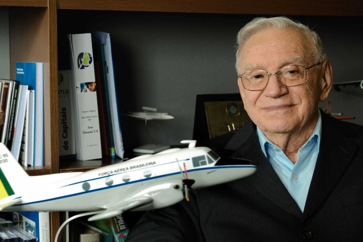 Fundador da Embraer, Ozires Silva, completa 90 anos