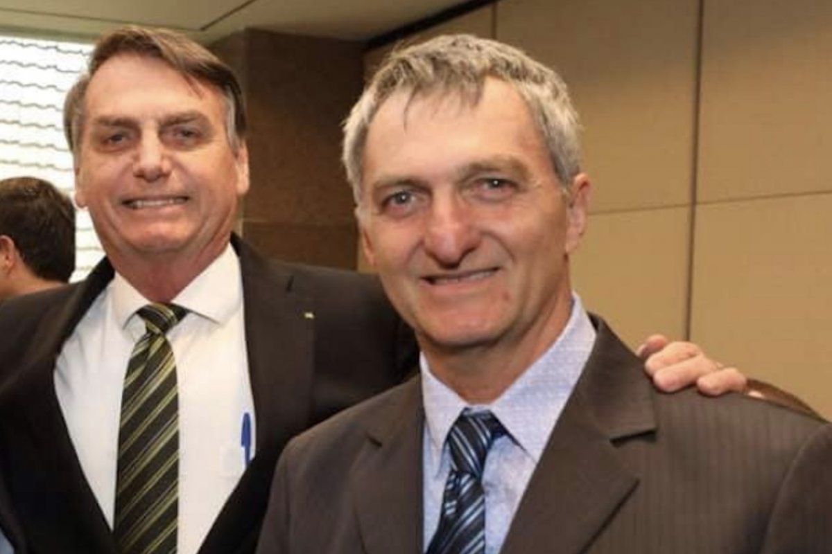 Irmão de Jair Bolsonaro é nomeado chefe de gabinete de prefeito no interior de SP