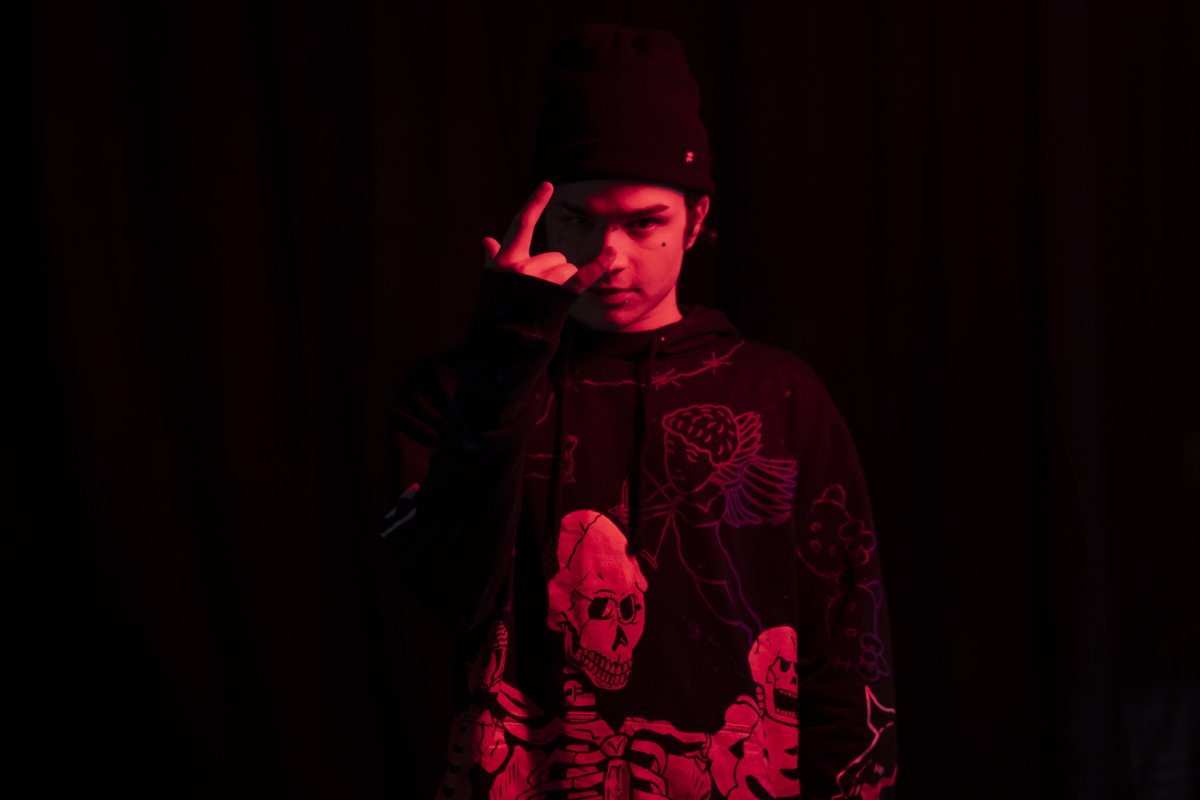 Konai lança música sobre a busca incessante por preencher um vazio