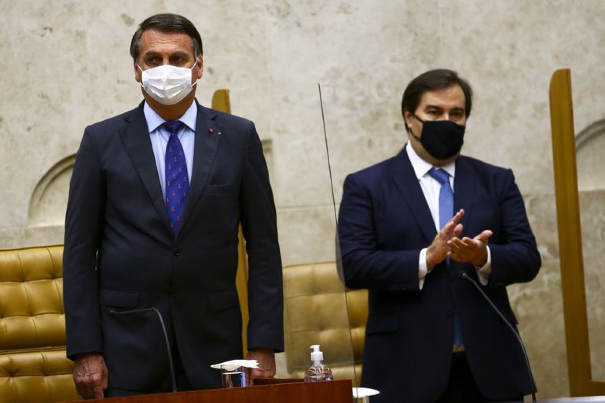 "Não me surpreende que o presidente critique", diz Maia sobre Bolsonaro