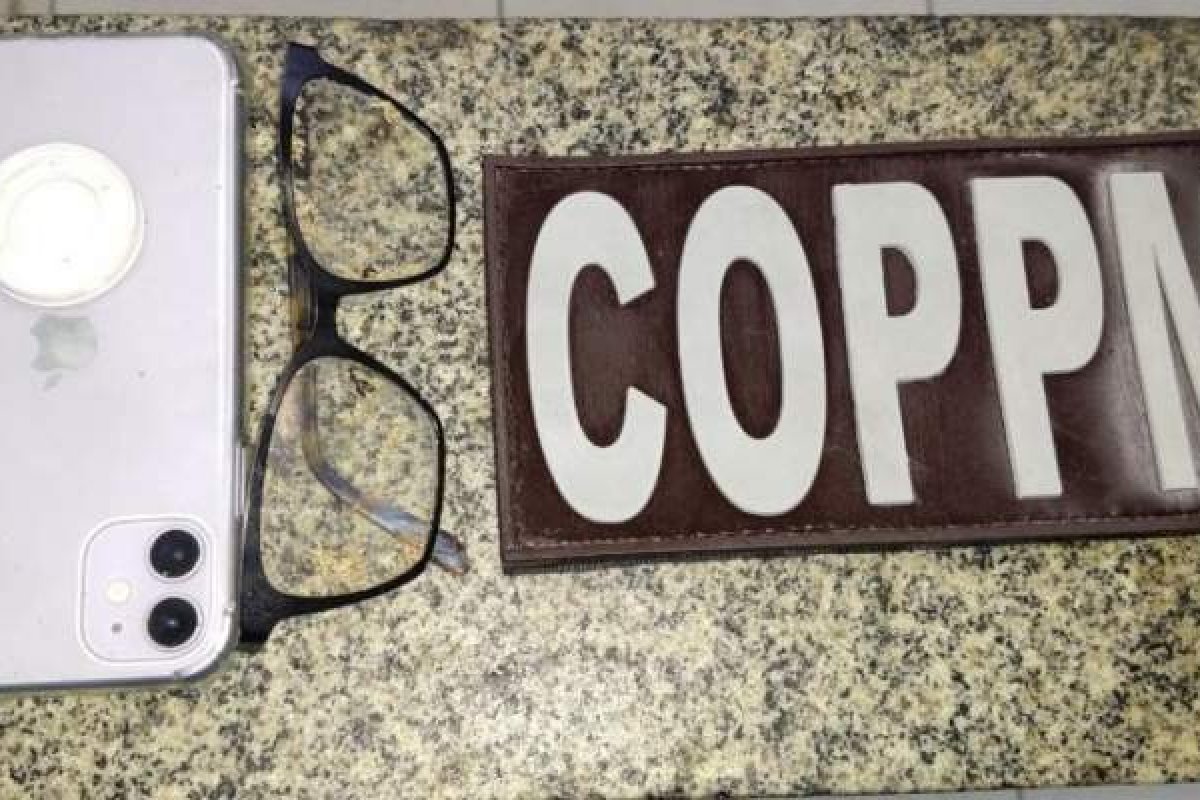 Homem é preso pela PM após tentar roubar aparelho celular no Rio Vermelho