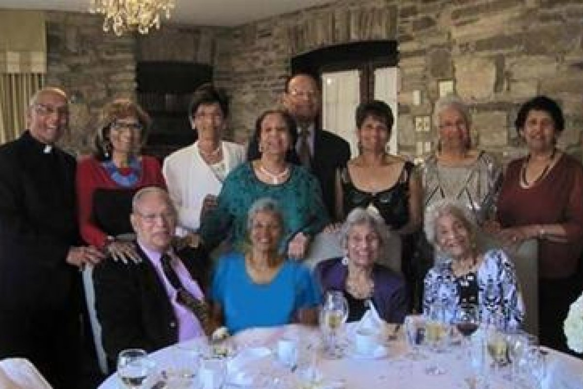 Família de 12 irmãos do Paquistão bate recorde mundial de maior idade combinada