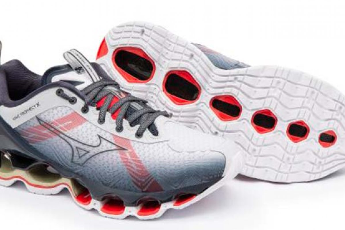 Com design repaginado e tecnologias, Mizuno lança décima edição do Prophecy