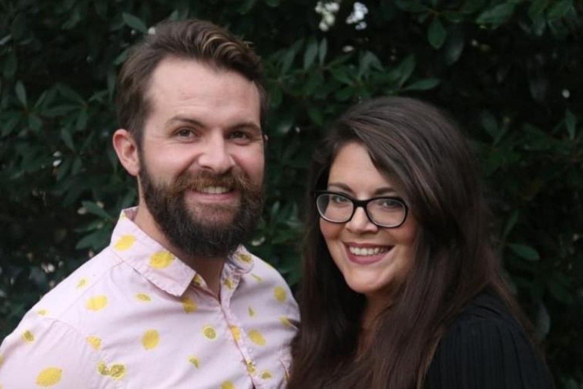 Americano usa prêmio em dinheiro por "melhor barba" para adotar bebê