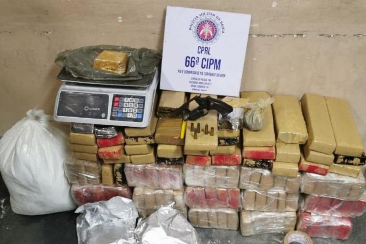 Polícia apreende 112 kg de maconha em Feira de Santana; suspeito morre em confronto