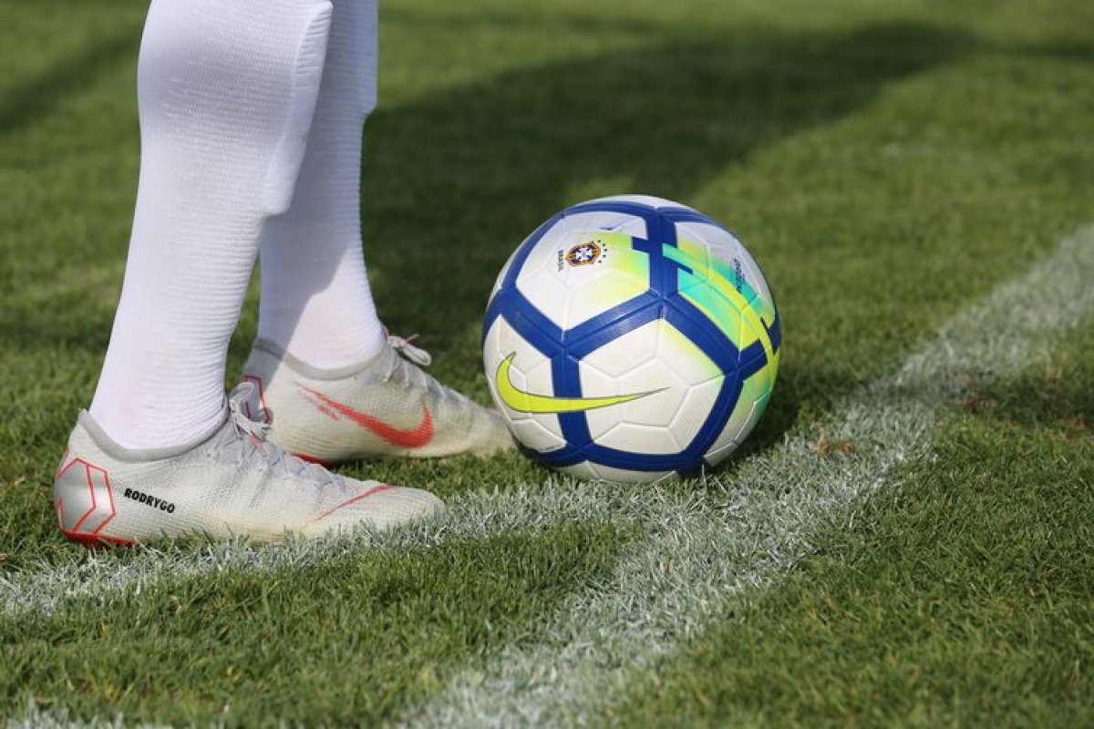 Suspensão de dívidas de clubes de futebol é vetada por Bolsonaro