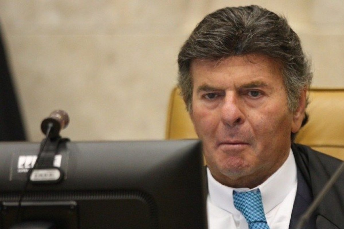 Fux diz em artigo que "não há democracia sem respeito às instituições"