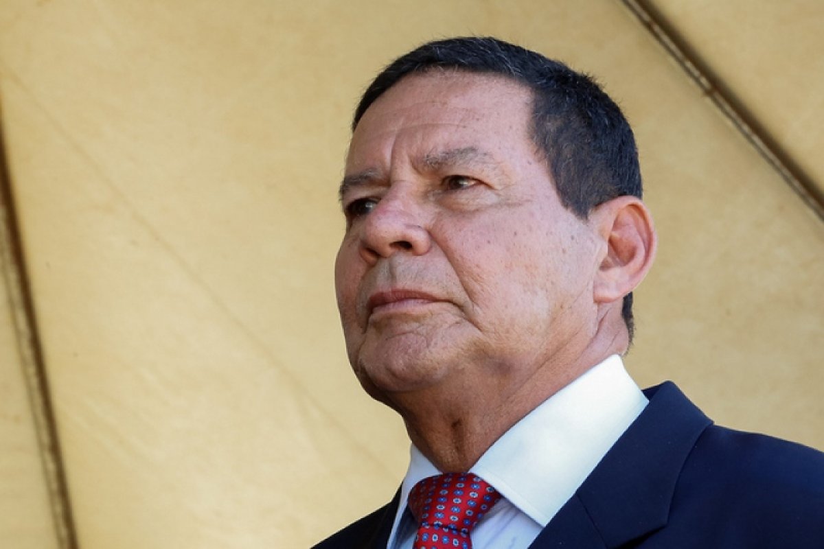 Recuperado da Covid, Mourão diz que vai tomar a vacina e respeitar a prioridade