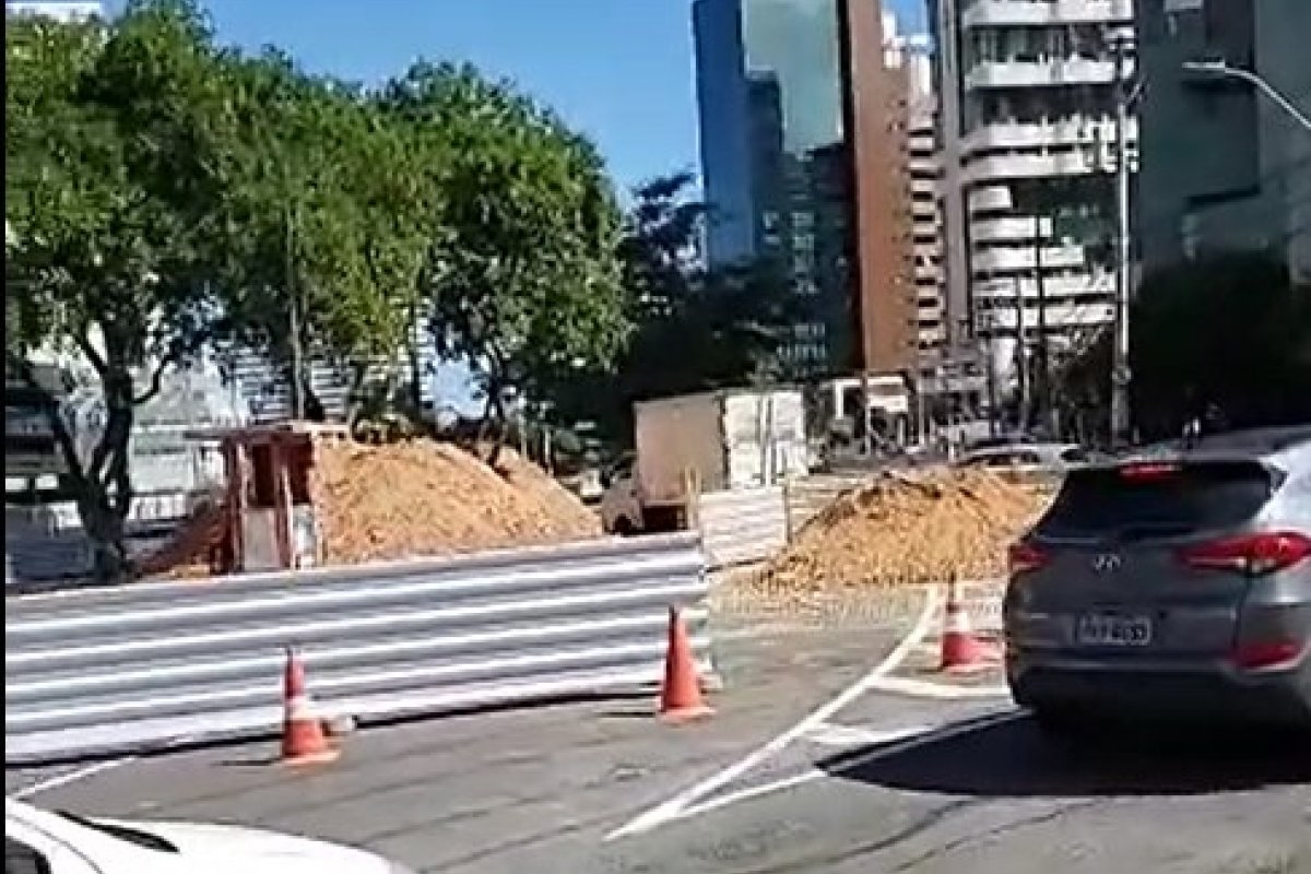 Vídeo: Prefeitura fecha entrada de moradores e não sinaliza como estes devem fazer para chegar em suas casas em segurança