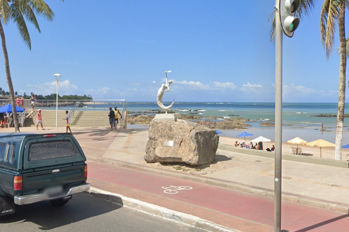 Corpo de jovem é encontrado na praia de Itapuã, em Salvador
