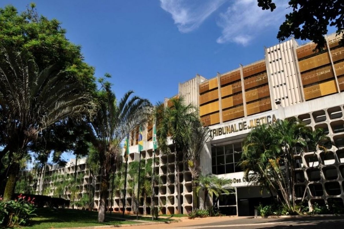 Morar na casa do proprietário e ter liberdade é comodato e não emprego
