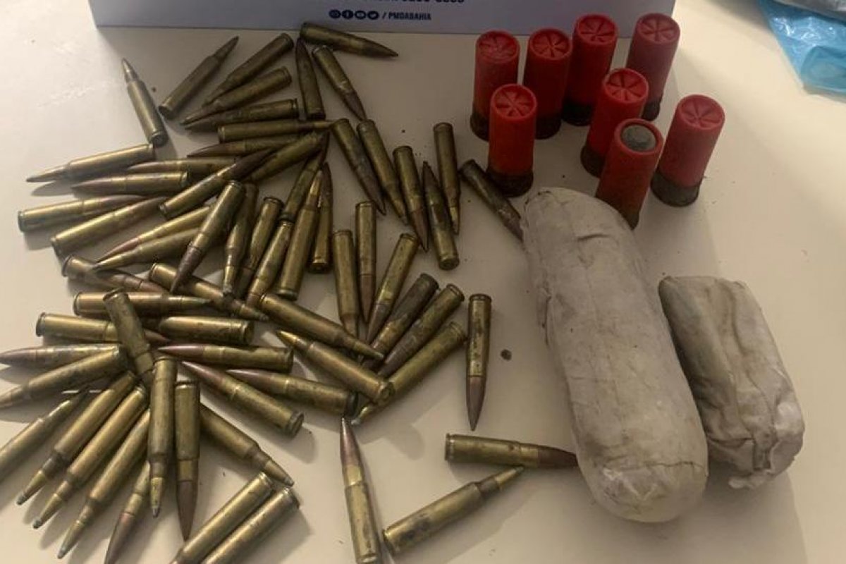 Policiais apreendem explosivo e munições para fuzil em Simões Filho