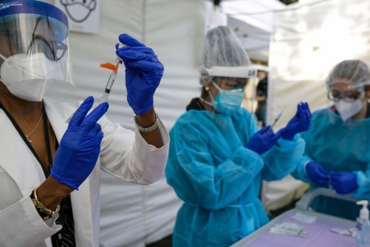 Agência Europeia recebe pedido de uso emergencial da vacina de Oxford