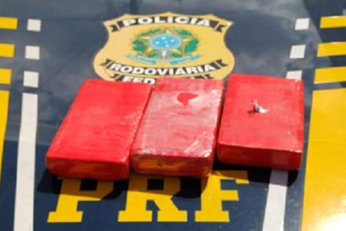 Passageira é presa com mais de 3 quilos de cocaína em ônibus no norte da Bahia