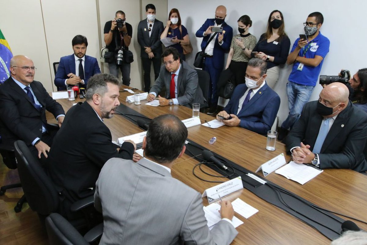 GDF e Ministério das Comunicações lançam projeto Maratona Enem com aulas online gratuitas