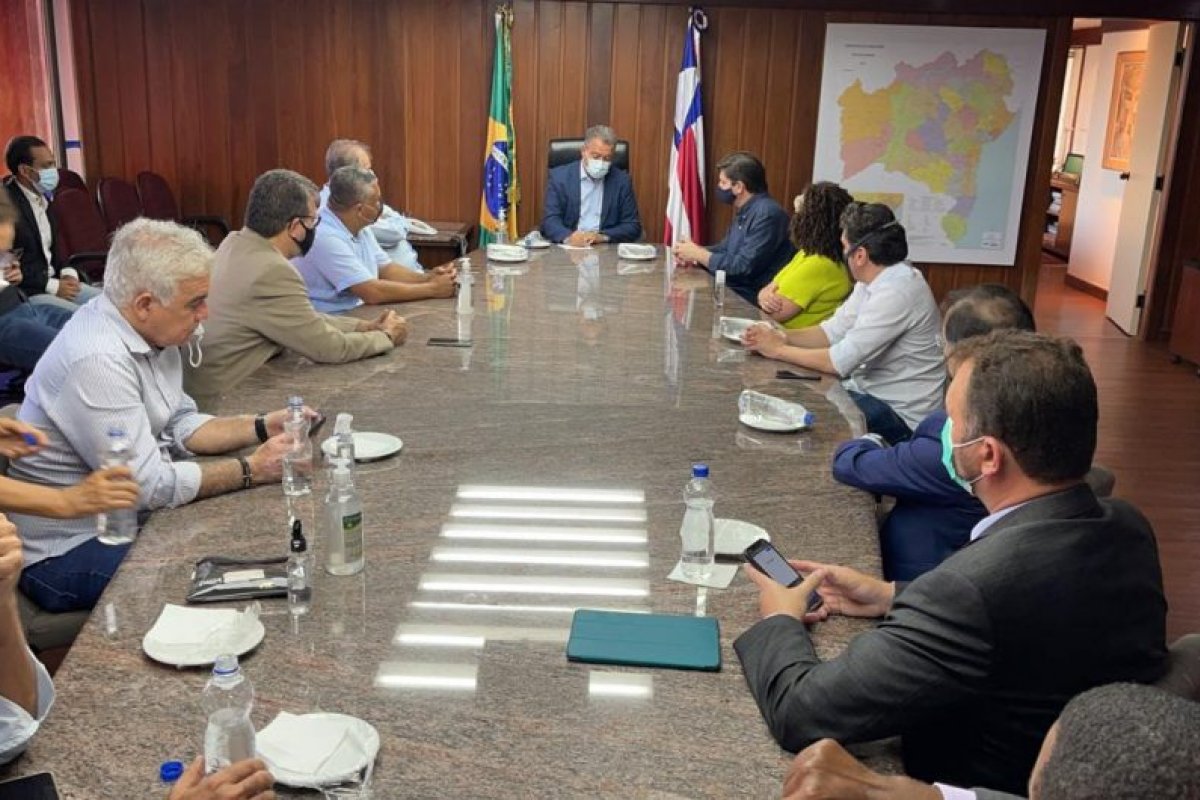 "É preciso formar um bloco mais permanente preocupado com o Brasil" diz Rui Costa em apoio a Baleia Rossi