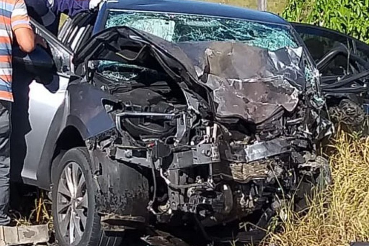 Colisão de veículos deixa 3 pessoas mortas e 2 feridas na BA-001