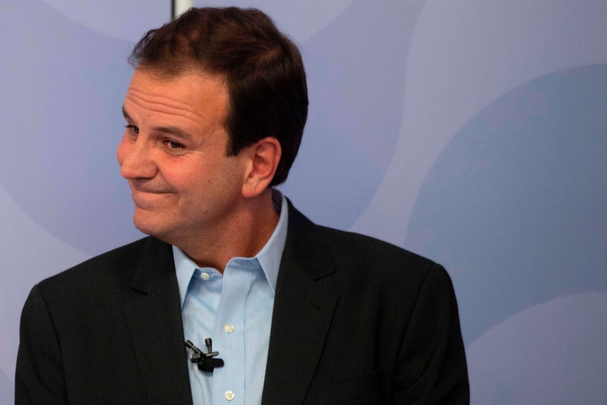 Eduardo Paes muda de ideia e diz que vai revogar público em estádios do Rio de Janeiro