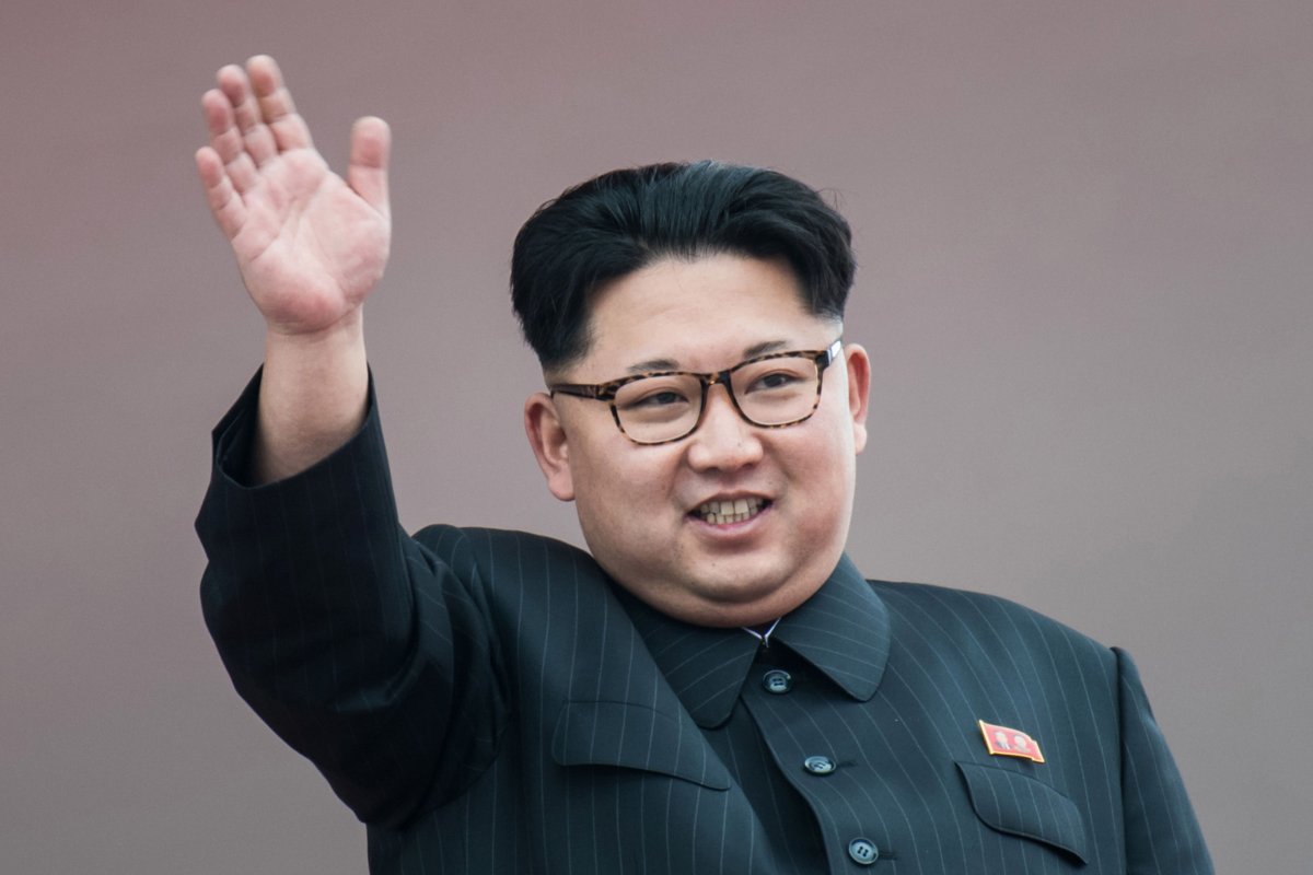 Líder norte-coreano promete reforçar arsenal nuclear