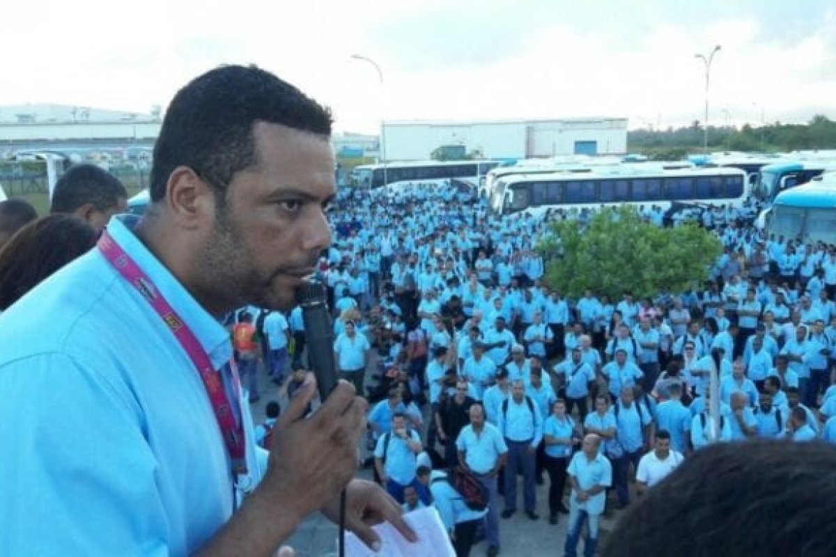 Presidente do sindicato dos metalúrgicos de Camaçari diz que entidade tenta negociar indenização de funcionários com a Ford