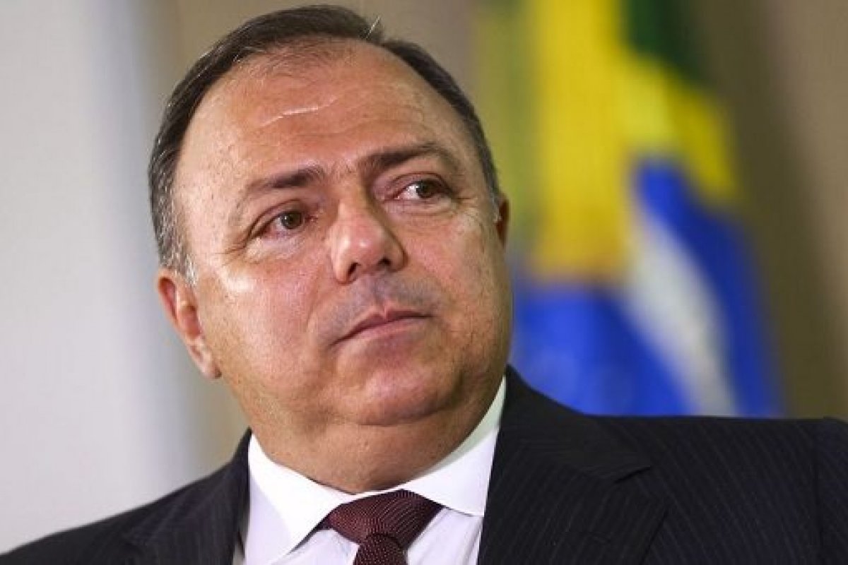 Ministro da Saúde diz que avião que vai buscar 2 milhões de doses na Índia parte nesta quarta-feira (13)