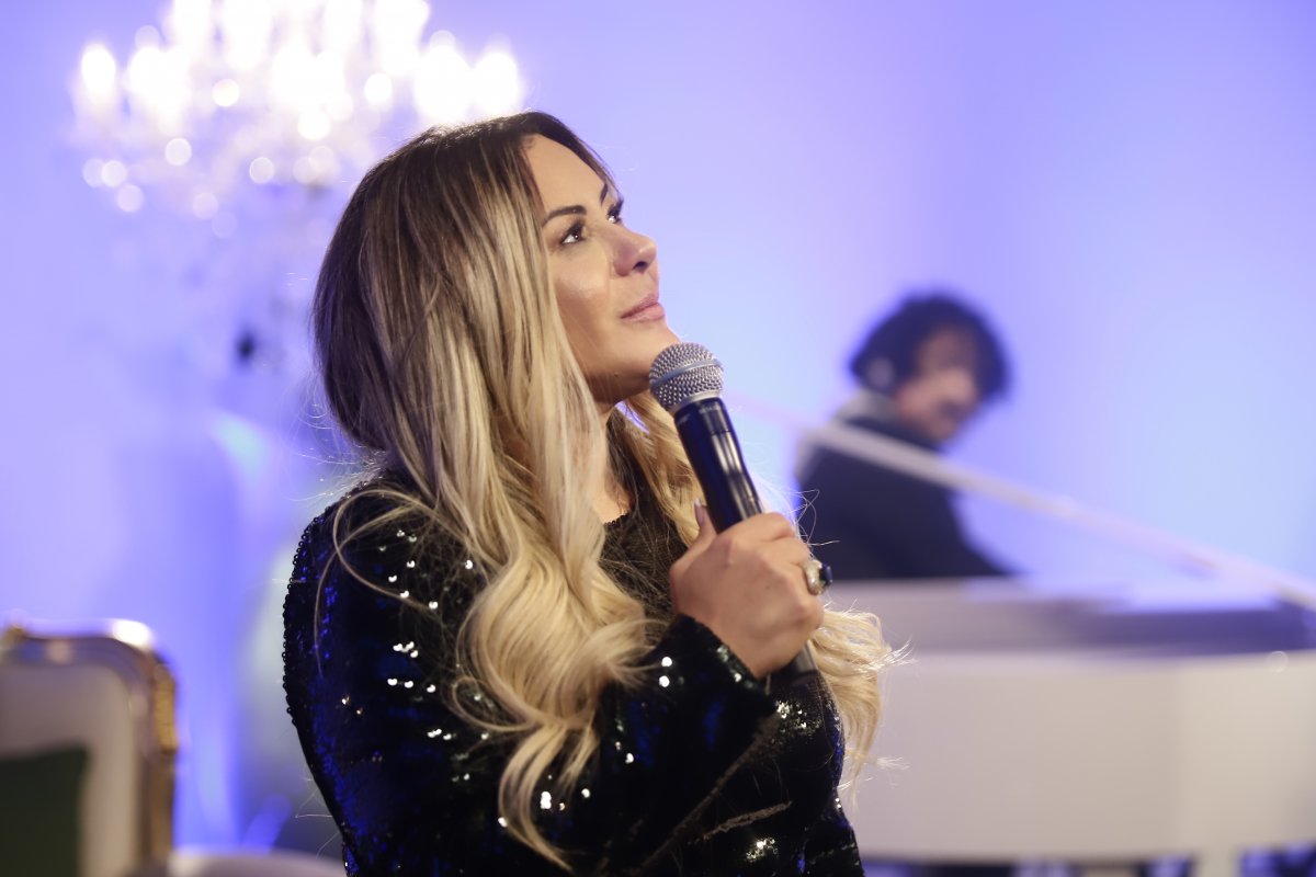 Virgínia Arruda lança novo single que fará parte de DVD