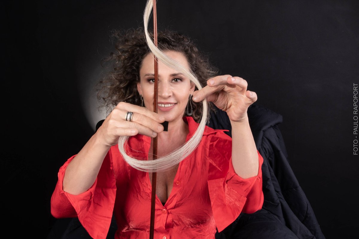 Ana de Oliveira lança CD e livro dedicados ao violino solo