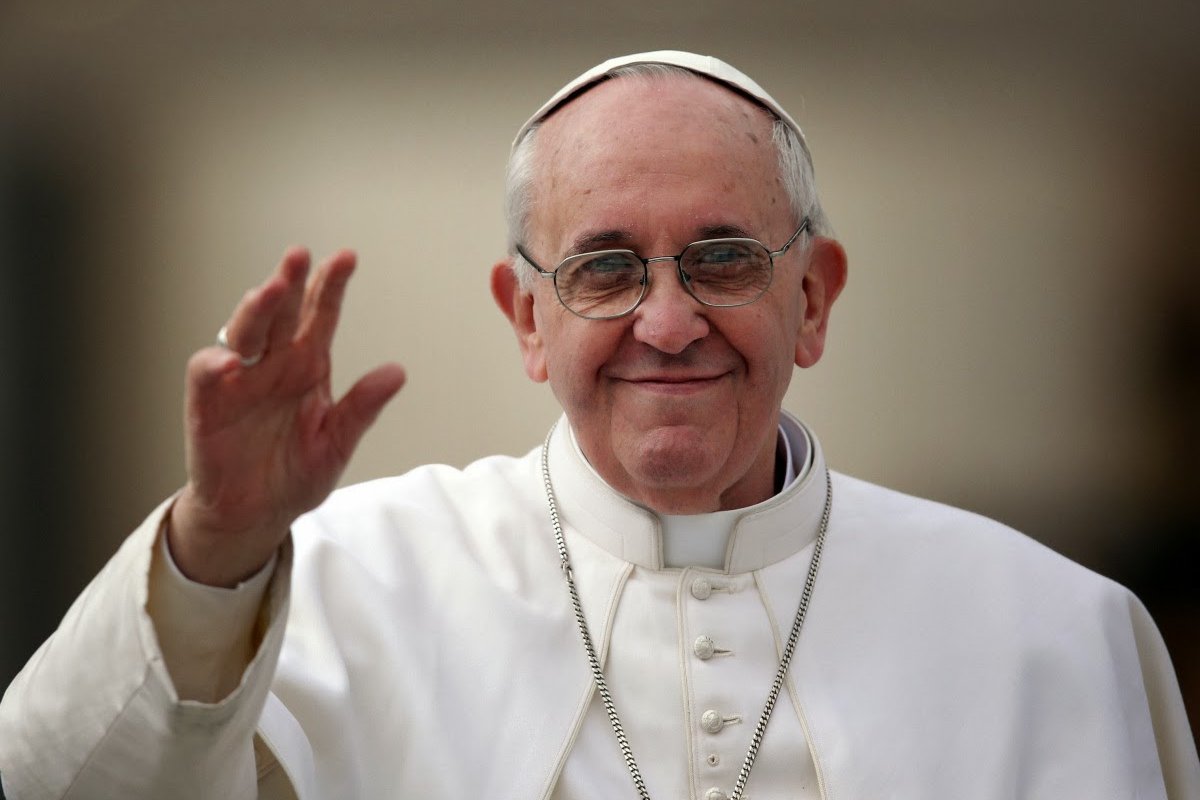 Papa Francisco recebe vacina contra covid-19 no Vaticano