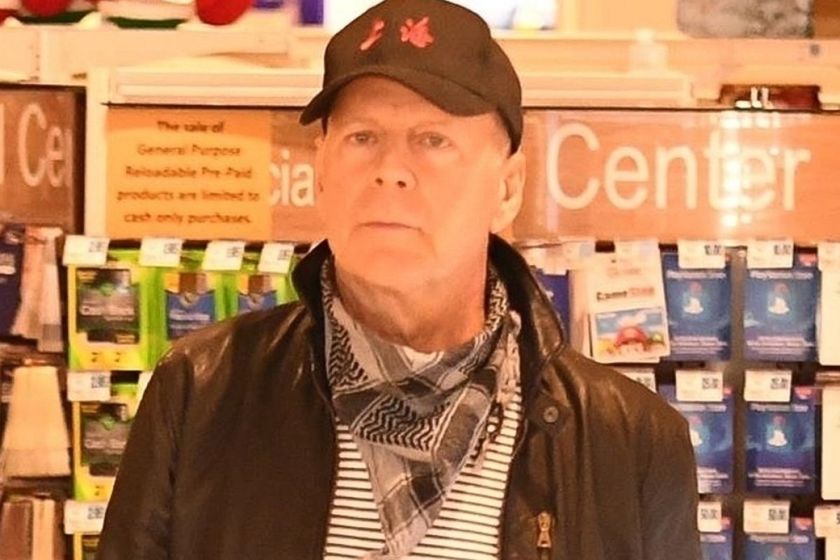 Ator famoso é expulso de farmácia por se recusar a usar máscara