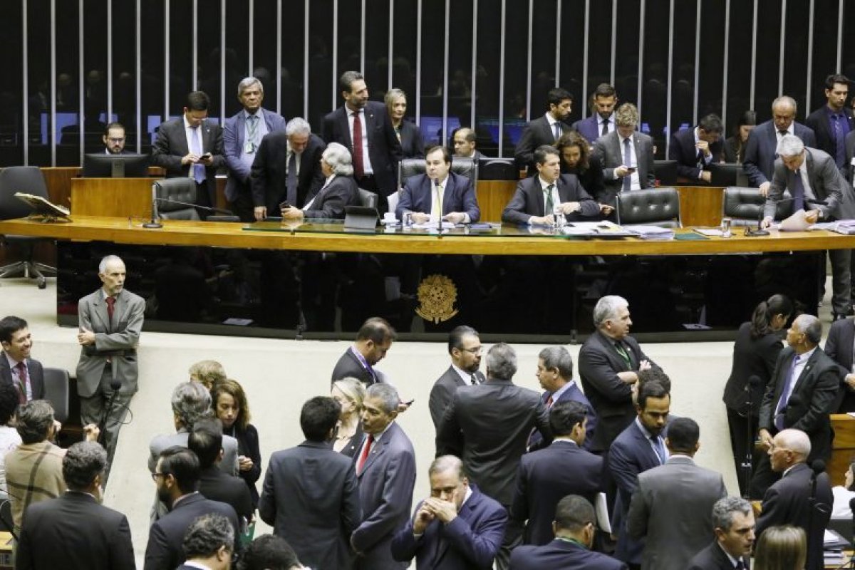 Texto base da MP da Liberdade Econômica é aprovado por 345 a 76 votos.